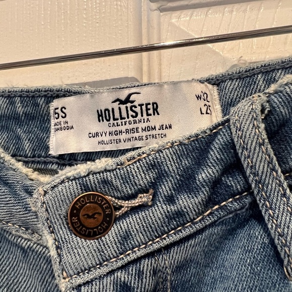 Hollister Curvy High Rise Distressed Mom Jeans - Picture 5 of 6